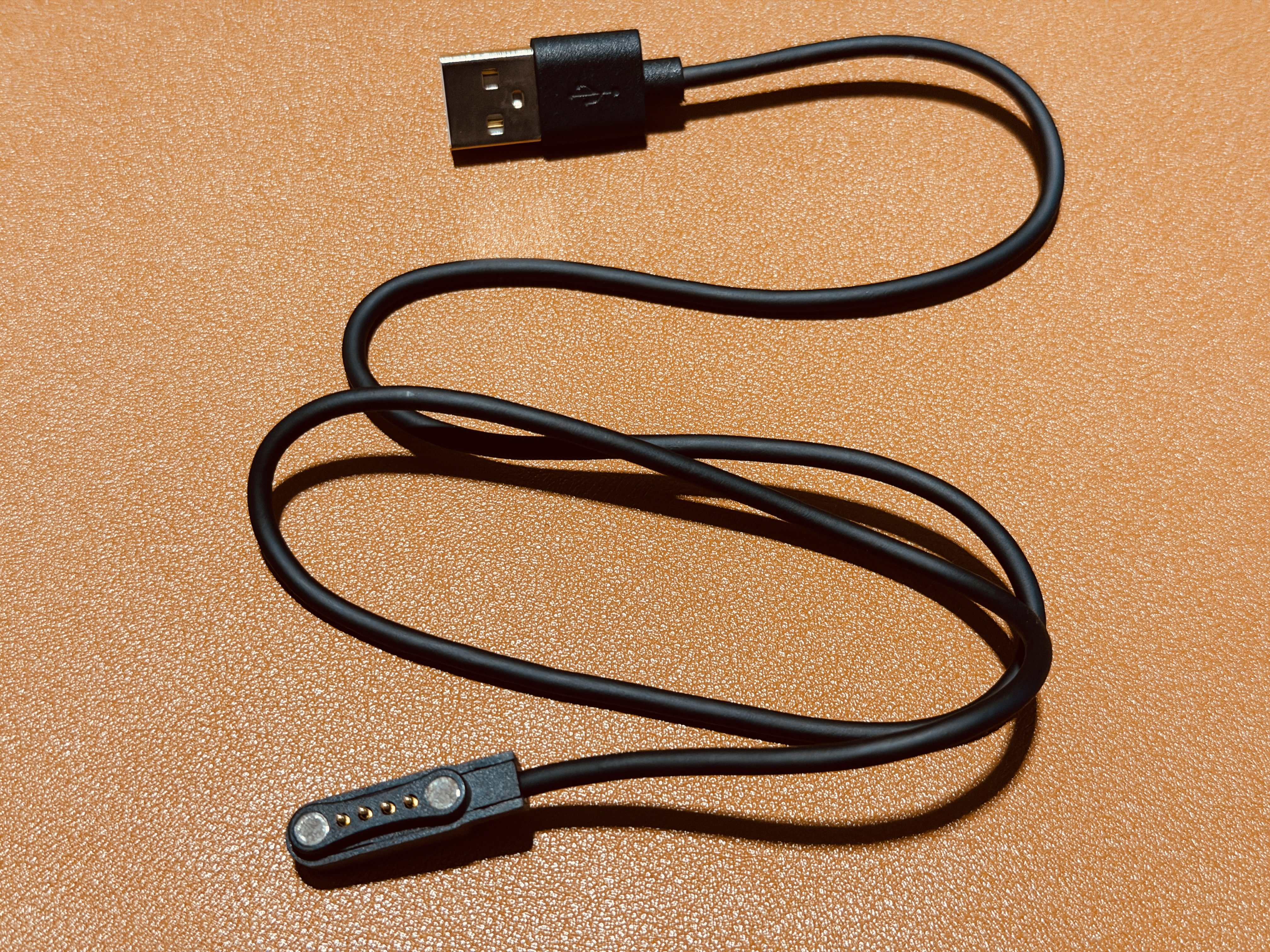 閱星曈 XTEINK X3 開箱實拍 IMG_5617:磁吸充電線全貌