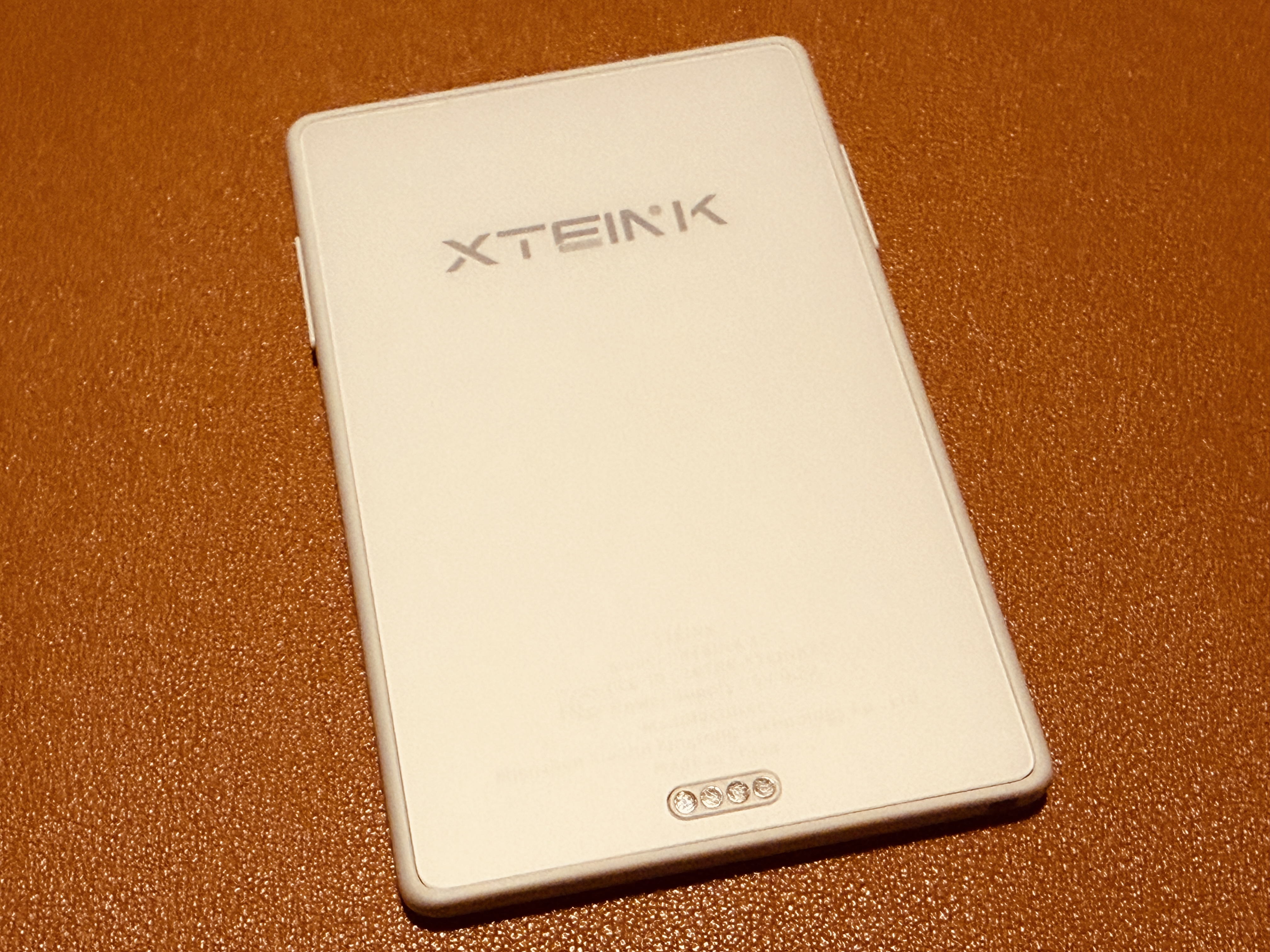 閱星曈 XTEINK X3 開箱實拍 IMG_5639:閱讀器背面近拍