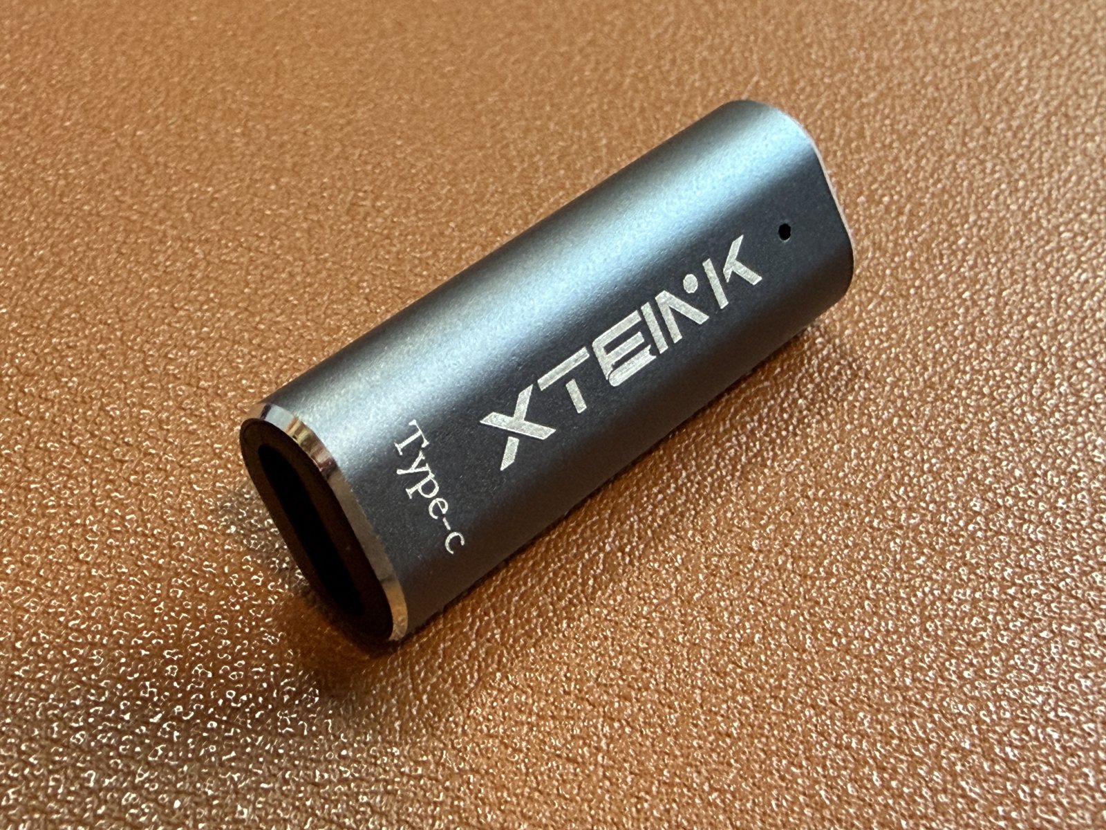 金屬 pogo 充電轉接器,標示 XTEINK 與 Type-c